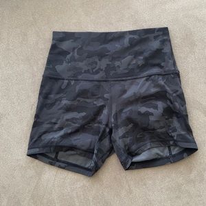 Black camo Lululemon align shorts
